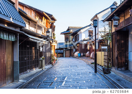 春の京都　産寧坂　朝景 62703684