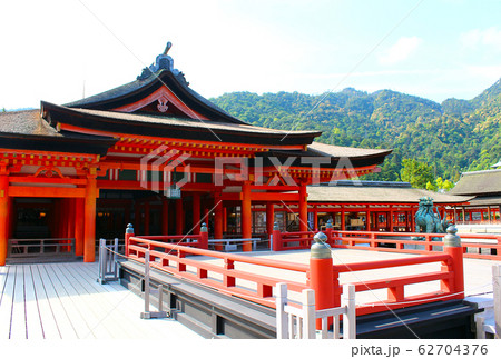 広島 宮島 厳島神社 拝殿と高舞台の写真素材