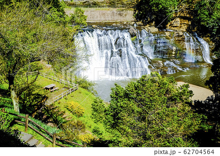 春の龍門の滝 62704564