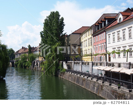 スロベニア　リュブリャナの街並み 62704811