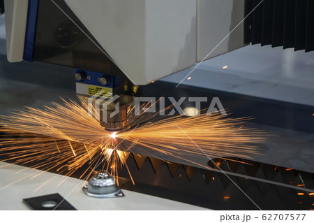 The fiber laser cutting machine . 62707577