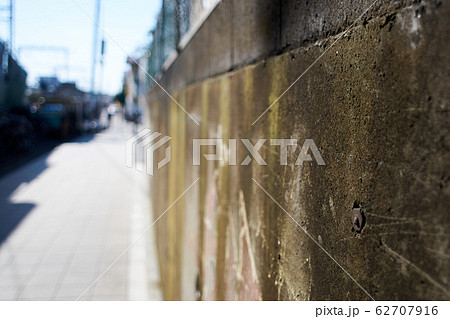 コンクリート壁・街中・アップ 62707916