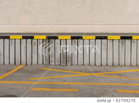 Concrete Loading Dock 62709270