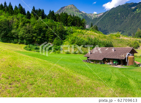 Lungern Old medieval village in the swiss alps. 62709613