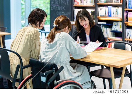大学での就職相談 就活 撮影協力「近畿大学」 大学での就職相談 就活 撮影協力「近畿大学」 62714503