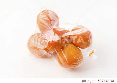 ビニール袋に入れたイヨカン 62716138