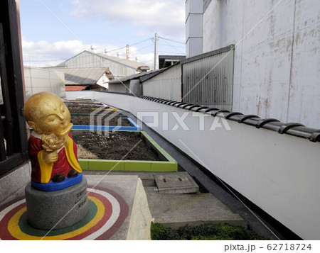 酒蔵に囲まれている寺院　西条円通寺　（東広島市） 62718724