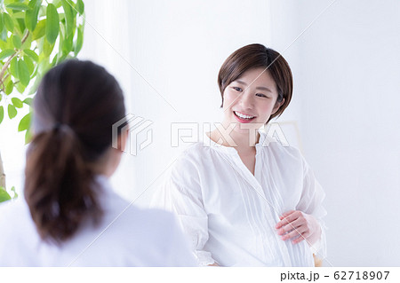 女性　妊婦検診 62718907