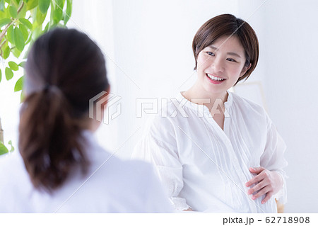 女性　妊婦検診 62718908