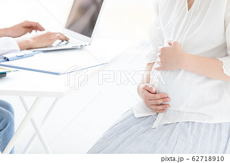 女性 妊婦検診 顔無し 女性 妊婦検診 顔無し 62718910