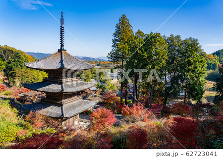 滋賀県 湖南三山の一つ 紅葉の美しい常楽寺の三重塔 滋賀県 湖南三山の一つ 紅葉の美しい常楽寺の三重塔 62723041
