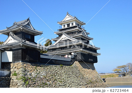 中津城の模擬天守(右)・復興櫓(左)(大分県中津市二ノ丁) 中津城の模擬天守(右)・復興櫓(左)(大分県中津市二ノ丁) 62723464