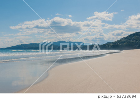 青空と白砂の海岸 62723694
