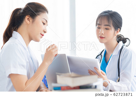 women, doctor, hospital women, doctor, hospital 62723871