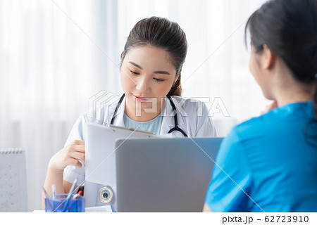 women, doctor, hospital women, doctor, hospital 62723910