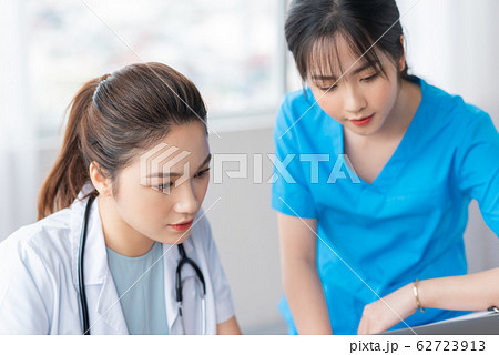 women, doctor, hospital women, doctor, hospital 62723913