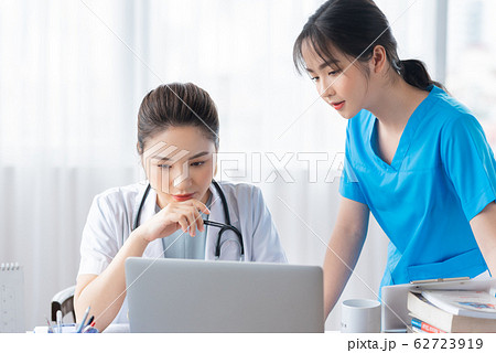 women, doctor, hospital women, doctor, hospital 62723919