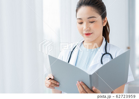 Career woman, doctor, hospital Career woman, doctor, hospital 62723959