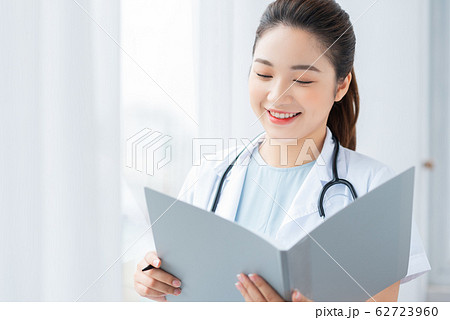 Career woman, doctor, hospital 62723960