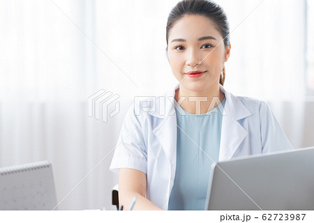 Career woman, doctor, hospital Career woman, doctor, hospital 62723987