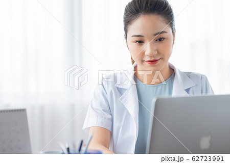 Career woman, doctor, hospital 62723991