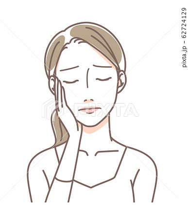 悩む女性　目閉じ 62724129