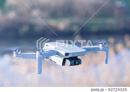 飛行するドローン MAVIC mini 飛行するドローン MAVIC mini 62724329
