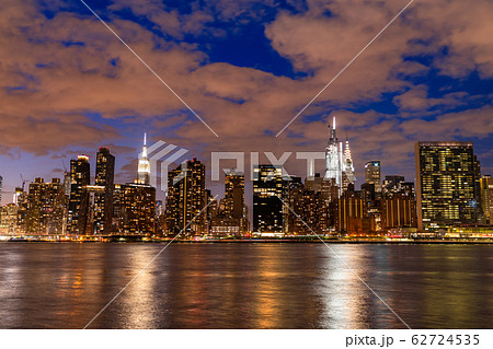 《ニューヨーク》マンハッタンの夜景・ガントリープラザ州立公園より 62724535
