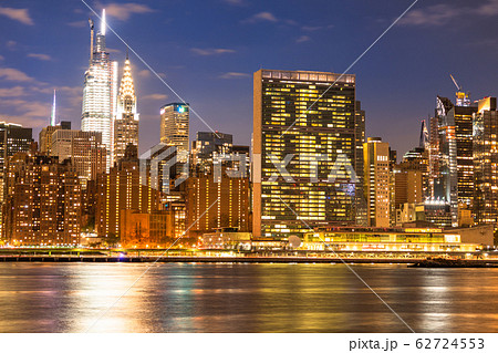 《ニューヨーク》マンハッタンの夜景・ガントリープラザ州立公園より 62724553