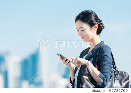 ビジネス 若い女性 ビジネス 若い女性 62725709