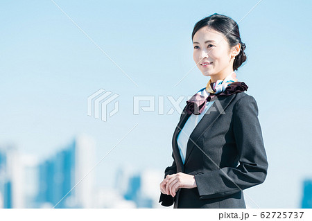 ビジネス　若い女性 62725737