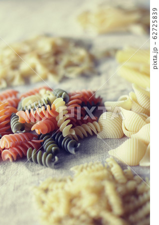 色々な種類のパスタ 62725839