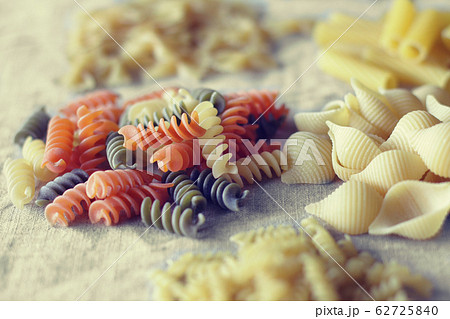 色々な種類のパスタ 62725840