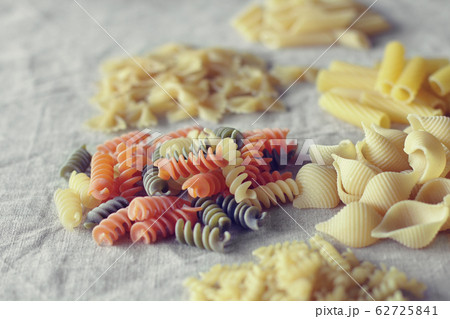 色々な種類のパスタ 62725841