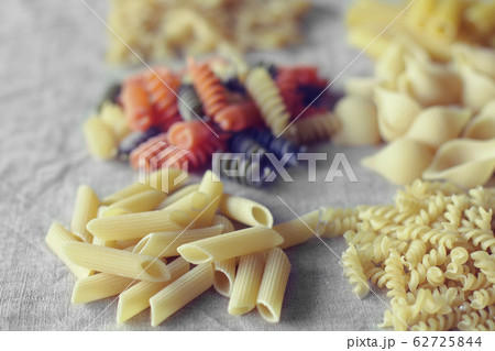 色々な種類のパスタ 62725844