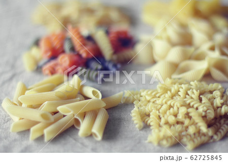 色々な種類のパスタ 62725845