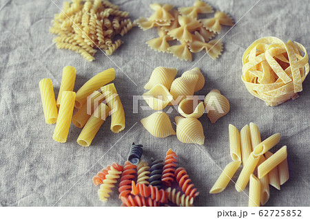 色々な種類のパスタ 62725852