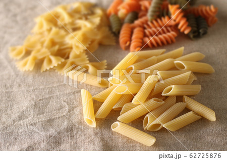 色々な種類のパスタ 62725876