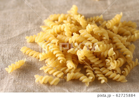 色々な種類のパスタ 62725884