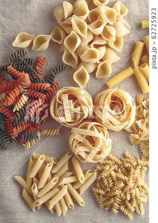 色々な種類のパスタ 62725923