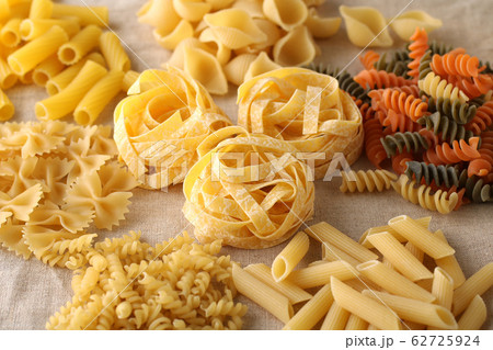 色々な種類のパスタ 62725924
