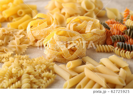 色々な種類のパスタ 62725925