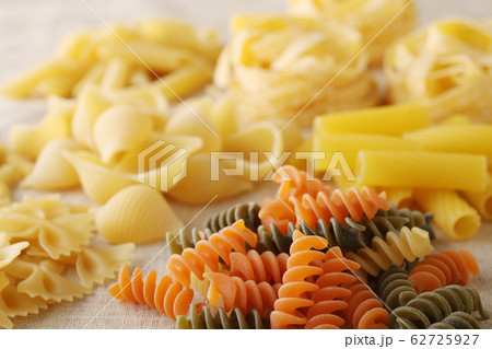 色々な種類のパスタ 62725927