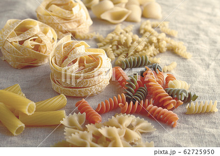 色々な種類のパスタの集合写真 62725950