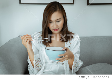 Thai women eating food at night 62727271