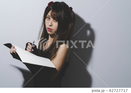 コスプレした女性 62727717