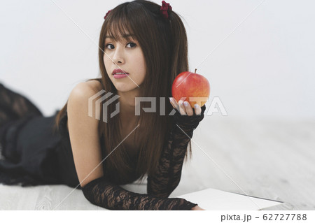 コスプレした女性 62727788