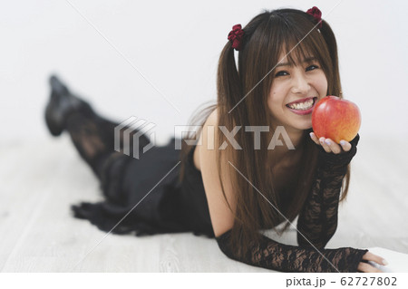 コスプレした女性 62727802