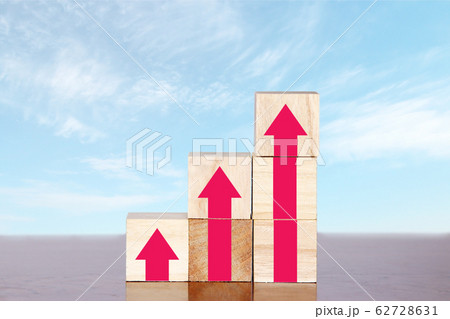 上昇する矢印を積み上げて成功しよう building rising arrows go up. Pr 62728631