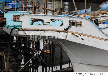横浜子安漁港の漁船 62730142
